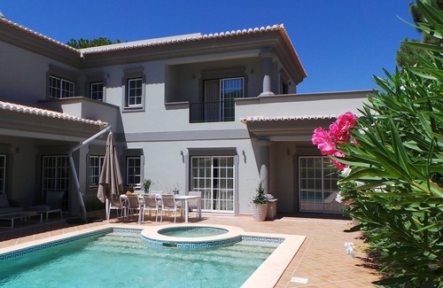 Vale do Garrao Villa | Charming Villa in Algarve, Portugal. Close to the beach and Golf.