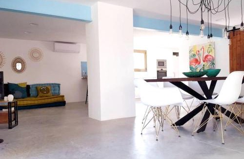 El Vendrell Villa | Charming Villa in El Vendrell + Pool