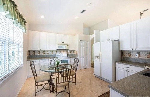 Jensen Beach Villa | Charming villa in wonderful Jensen Beach Florida with a private swimming pool.