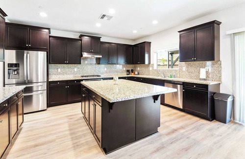 Ontario House | Charming Villa Retreat on Bennington - A Perfect Getaway Awaits You Here #41282