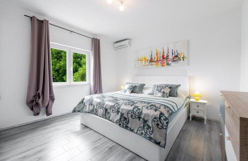 Plat House | Charming Villa Svagusa with Sea View