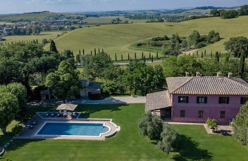 Buonconvento Villa | Charming villa with swimming pool and private garden, located near the town of Buonconvento, in ...