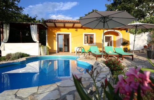 Ripenda Verbanci Villa | Charming villa with private pool near the sea and garden
