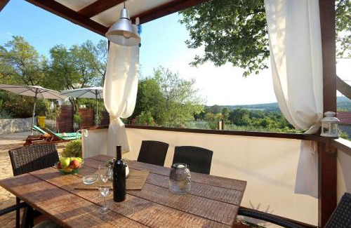 Ripenda Verbanci Villa | Charming villa with private pool near the sea and garden