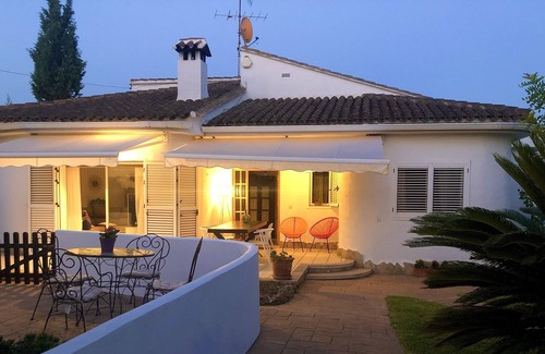 La Pobla de Vallbona Villa | Charming villa with private pool