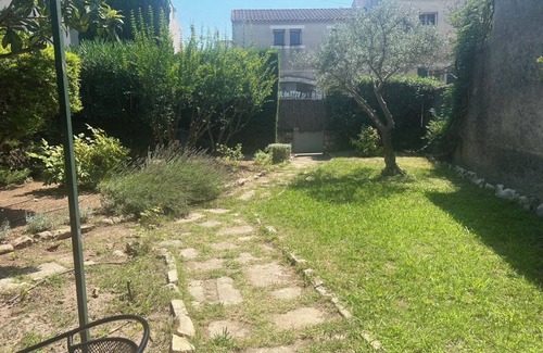 Fontvieille House | Charming village house at the foot of the Alpilles mountains