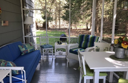 Douglas Cottage | Charming Vintage Cottage - Across the street from lake Michigan, A/C and heat