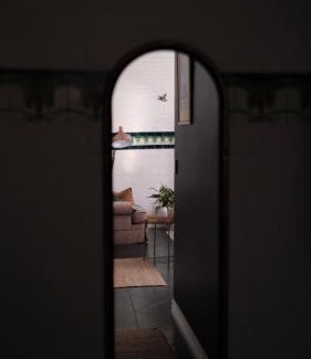 St Peters Apartment | Charming Vintage Flat near Newtown. 11am checkout.