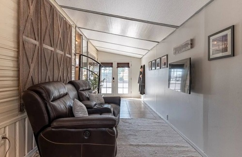 Yuma House | Charming Vintage Park Model - steps to pool, 55+