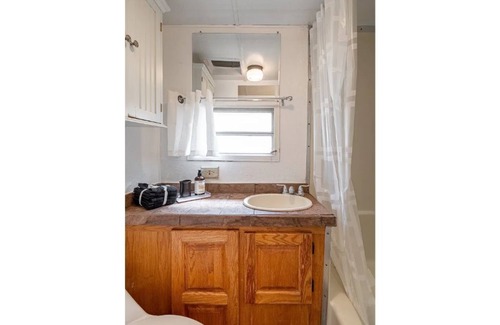 Yuma House | Charming Vintage Park Model - steps to pool, 55+