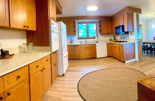 Missoula House | Charming Vintage Rambler With Incredible Views!