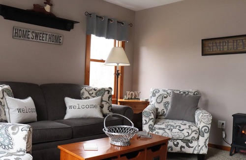 Manchester Center House | Charming VT home, Hot tub, pool, Fall, Winter and long term discounts, just ask!