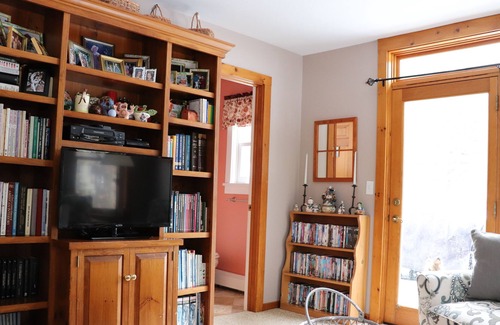 Manchester Center House | Charming VT home, Hot tub, pool, Fall, Winter and long term discounts, just ask!