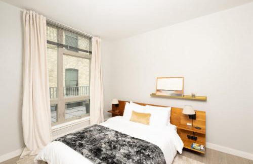 Fifth Ward Apartment | Charming Walkers Point Apt with Balcony
