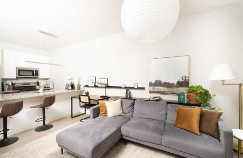 Fifth Ward Apartment | Charming Walkers Point Apt with Balcony
