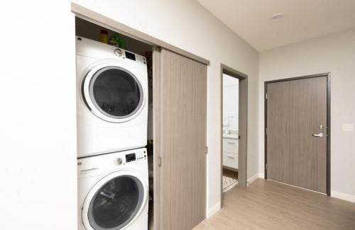 Fifth Ward Apartment | Charming Walkers Point Apt with Balcony