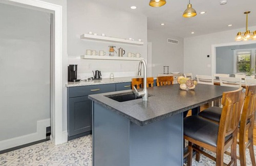 Roselawn Finance House | Charming, warm, inviting house