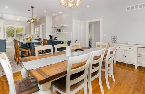 Roselawn Finance House | Charming, warm, inviting house