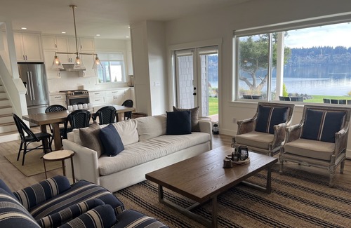 Poulsbo House | Charming Waterfront Getaway w Pickleball, SUP, BBQ