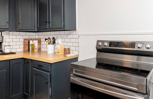 Lochmere House | Charming Waterfront Home on Silver Lake - Sleeps 4 - Private Beach