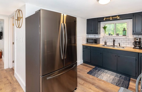 Lochmere House | Charming Waterfront Home on Silver Lake - Sleeps 4 - Private Beach