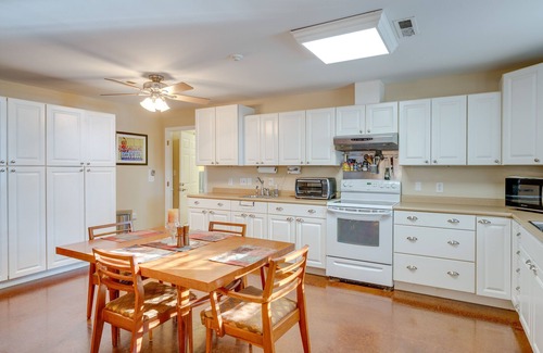 Centre Apartment | Charming Weiss Lake Apartment w/Boat Slip!