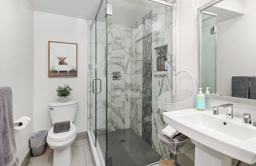 West Highland Apartment | Charming & Well Designed Studio in Prime Walkable Location