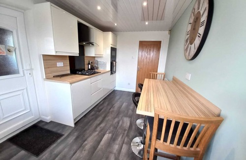Rotherham House | Charming Wentworth Lodge with countryside views