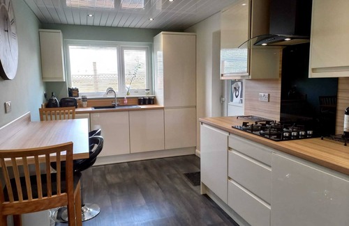 Rotherham House | Charming Wentworth Lodge with countryside views