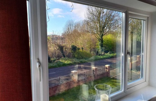 Rotherham House | Charming Wentworth Lodge with countryside views