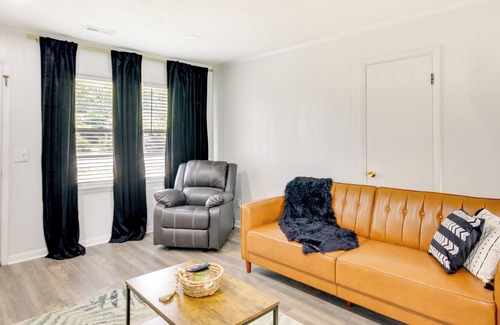 West Columbia Cottage | Charming West Columbia Getaway - Near Downtown!