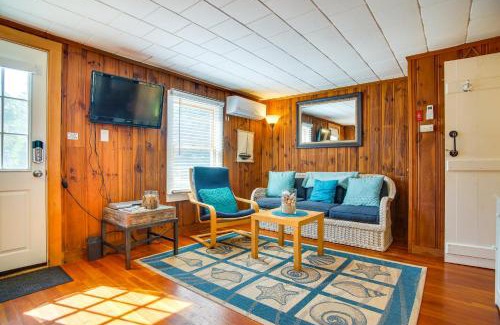 West Yarmouth House | Charming West Yarmouth Cottage - Walk to Beach