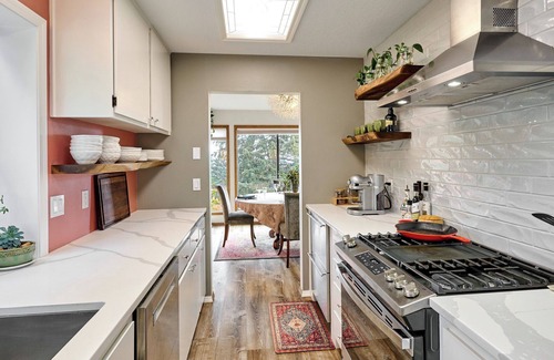 Dundee House | Charming Wine Country Treehouse