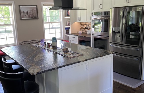 Walla Walla House | Charming Wine lovers Farm House with heated Pool & Hot tub!