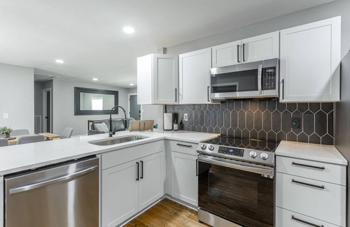 Stuart Heights - Rivermont House | Charming1-level home located minutes from the North Shore with PRIVATE HOT TUB!