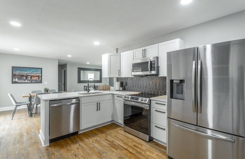 Stuart Heights - Rivermont House | Charming1-level home located minutes from the North Shore with PRIVATE HOT TUB!