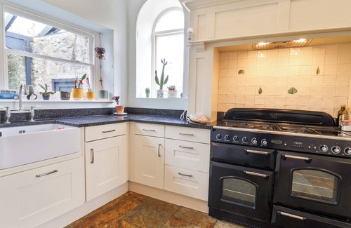 Bridport Cottage | CHARMOUTH LODGE, pet friendly, character holiday cottage in Charmouth