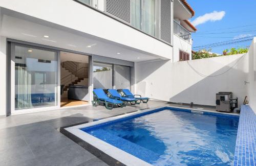 Cascais Villa | Charmy Villa Estoril by Amber Star Rent