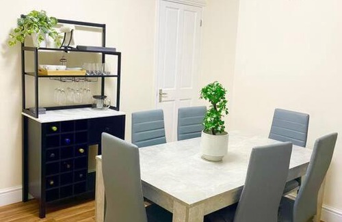 Chatham Apartment | Charter House with good Wifi