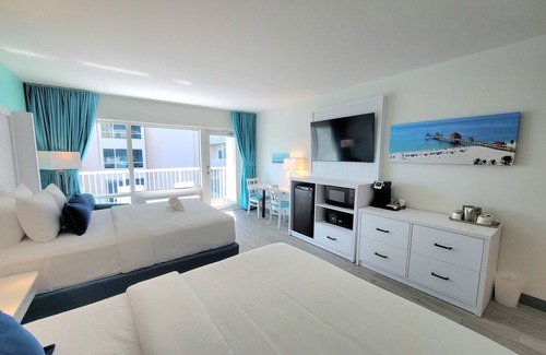 Clearwater Beach Hotel | ChartHouse Clearwater Beach Marina Hotel