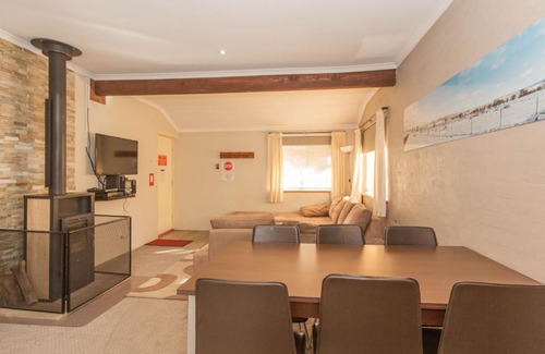 Jindabyne House | Charvel 35 Gippsland Street