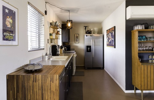 Pioneertown House | Chasing The Moon: Walk to Pappy's & Tub Views
