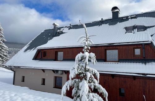 Kubova Hut House | Chata Boubín