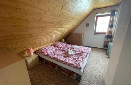 Velky Slavkov House | Chata Fialka