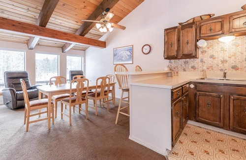Mammoth Lakes Condo | Chateau Blanc #13
