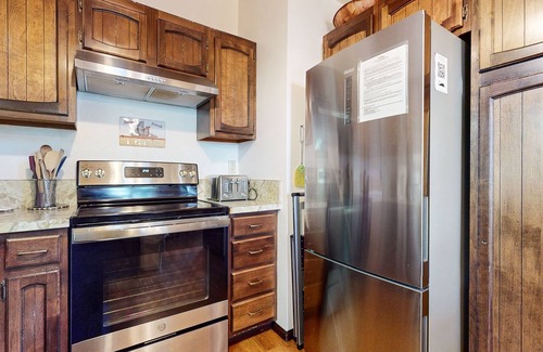 Mammoth Lakes Condo | Chateau Blanc 25 Cozy with Gorgeous Mountain Views, On the Shuttle Route, by RedAwning