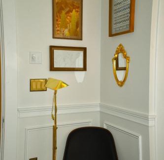 Connellsville Hotel | Chateau Connellsville MCM Minimalist Suite