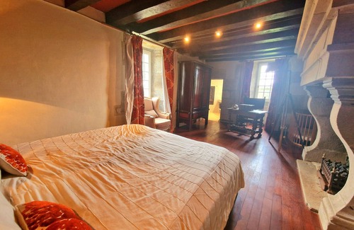 Lannilis Other | Château de KEROUARTZ. Seaside, sleeps 12. A stay with family or friends