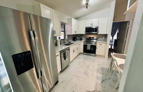 Delray Beach House | Chateau Guest House, Delray Beach. Modern 3 king bed oasis just off Atlantic Ave