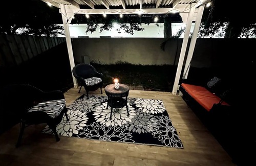 Delray Beach House | Chateau Guest House, Delray Beach. Modern 3 king bed oasis just off Atlantic Ave